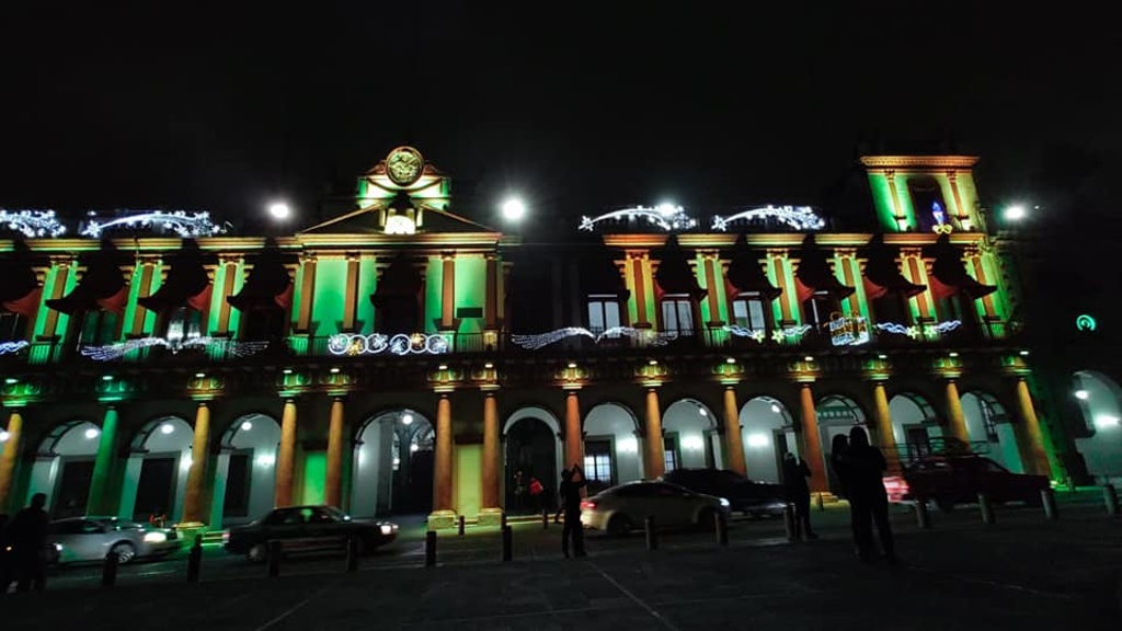 Imagen Iluminan con el verde de la inclusión al Palacio de Gobierno de Veracruz para enaltecer a discapacitados