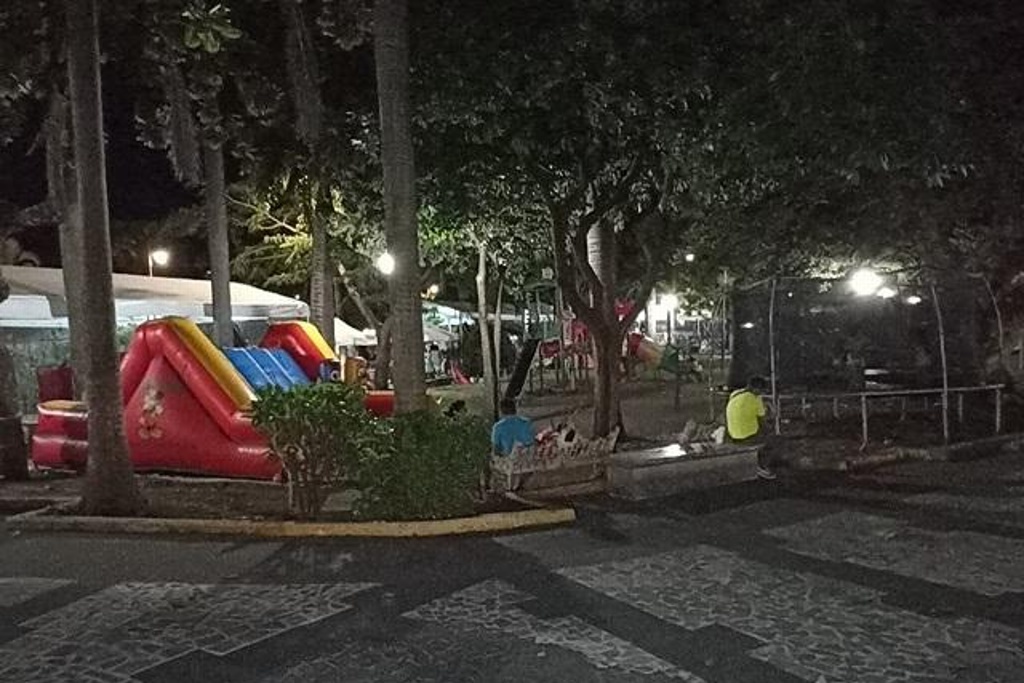 Imagen Han abandonado a 3 niños en juegos del parque Zamora en Veracruz, revela comerciante