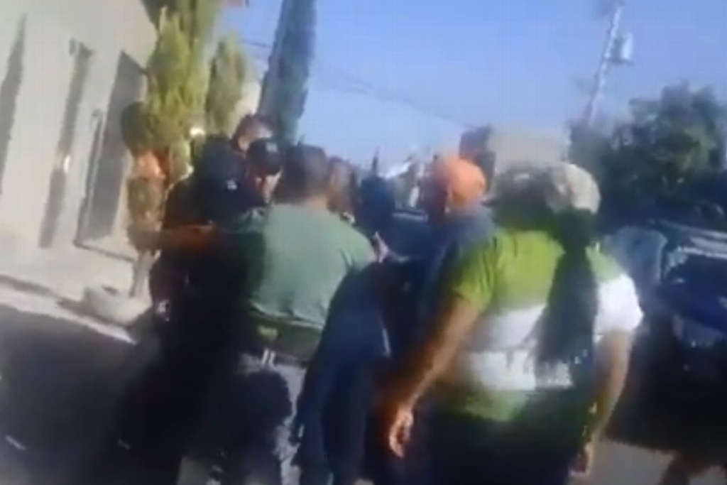 Imagen Adulto mayor muere tras ser golpeado por policías durante desalojo (+Video)