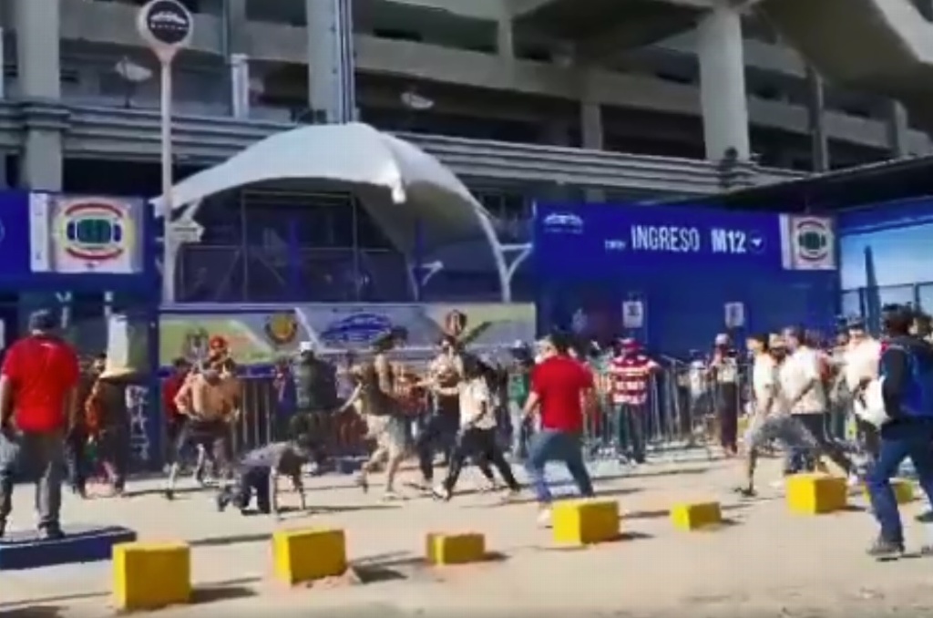 Imagen Se arma bronca con balazos por boletos de la final del futbol mexicano (+Video)