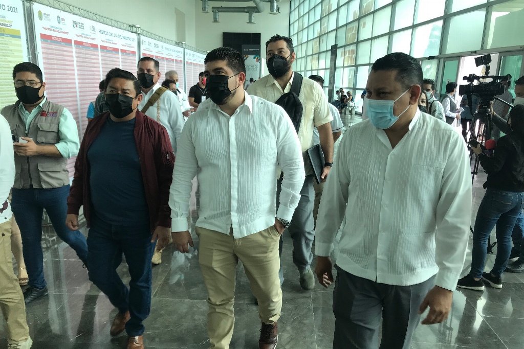 Imagen SEV informa sobre refuerzo de vacuna anti-COVID-19 a maestros 