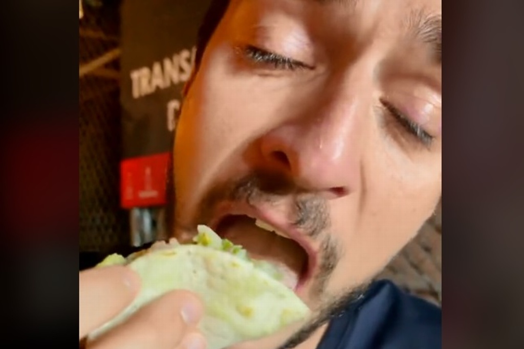 Imagen Turista extranjero llora tras probar tacos en México y se hace viral (+Video)
