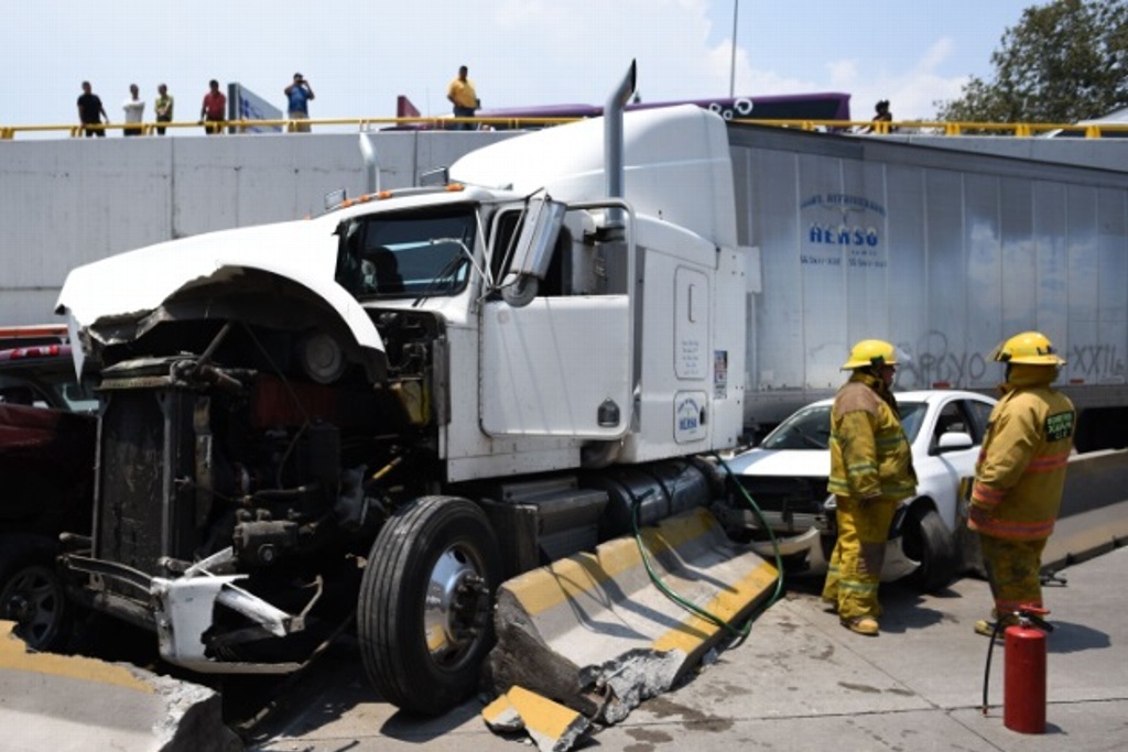 Imagen Prohibir camiones de doble remolque traería más problemas que beneficios: Canacar