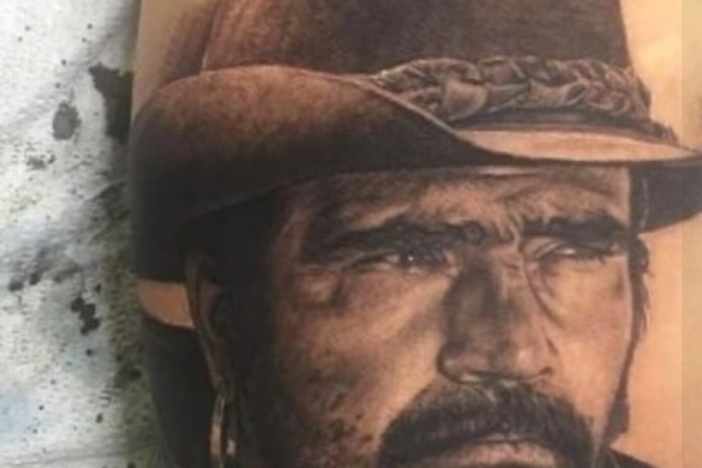 Imagen Se tatúa el rostro de Vicente Fernández en el brazo
