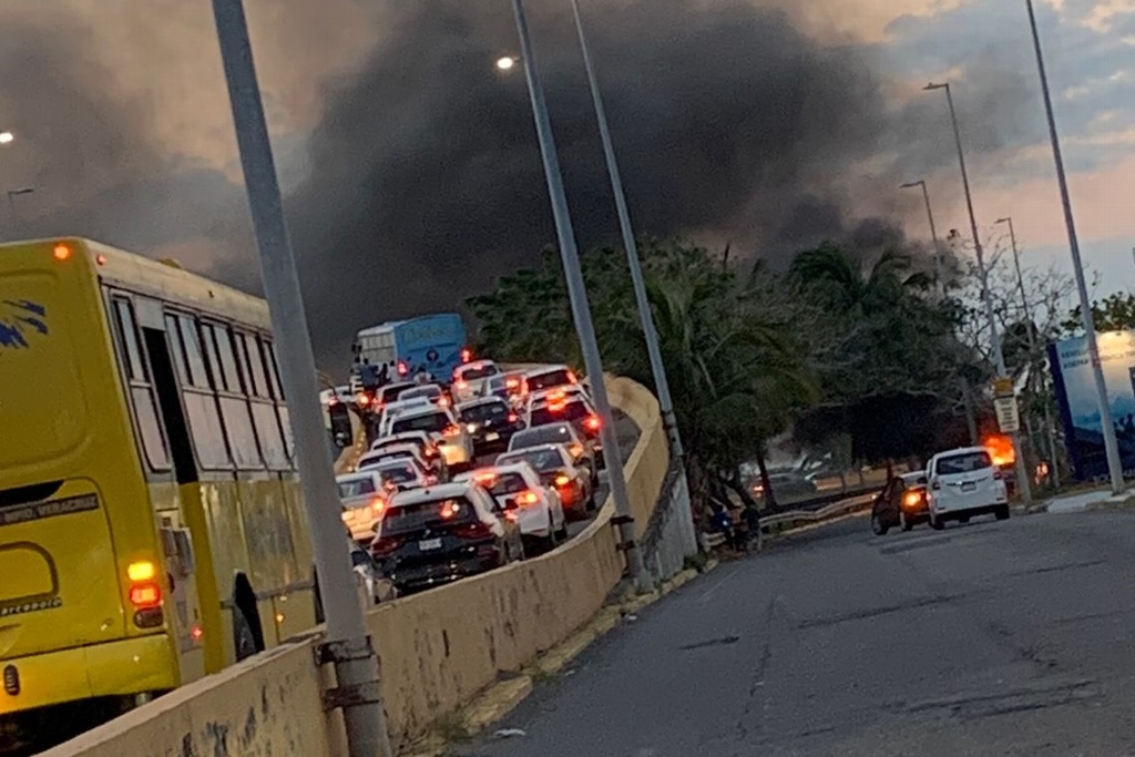 Imagen Se incendia auto en la Riviera Veracruzana (+Video y Fotos)