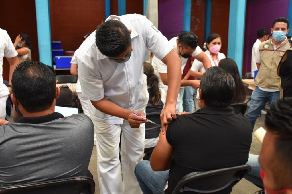 Imagen Ubica el módulo para vacunación de refuerzo antiCovid para adultos de 40-59 años en Veracruz