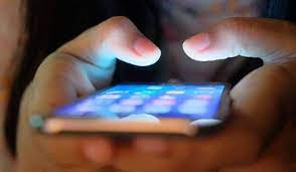 Imagen Exhiben chat donde miles comparten pack de universitarias