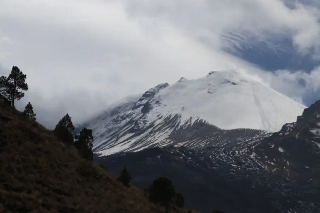 Imagen Informan que nevadas incrementarán 40% el turismo en el volcán Pico de Orizaba