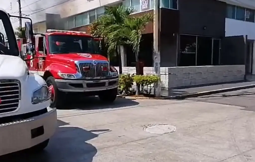 Se incendia restaurante de alitas en Boca del Río - xeu noticias veracruz