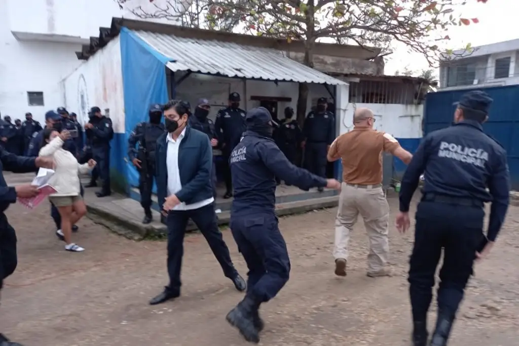 Imagen Detienen al exdirector interino de la Policía Municipal de Coatzacoalcos, Veracruz