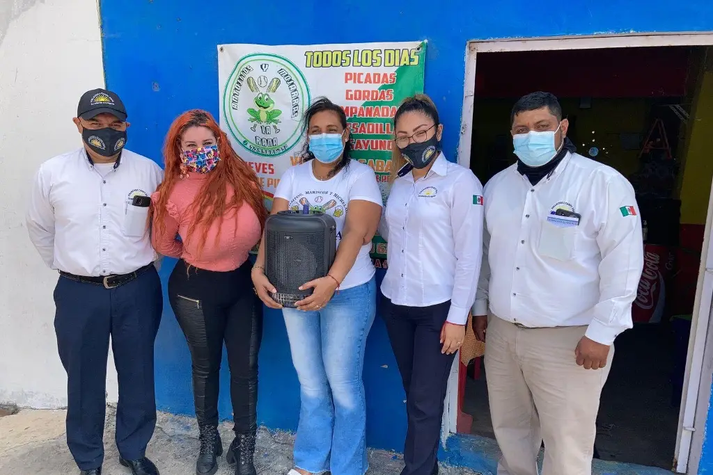 Imagen Financiera Campo Real entrega premio a ganadora de 'Haz sonar tu negocio' (+video)