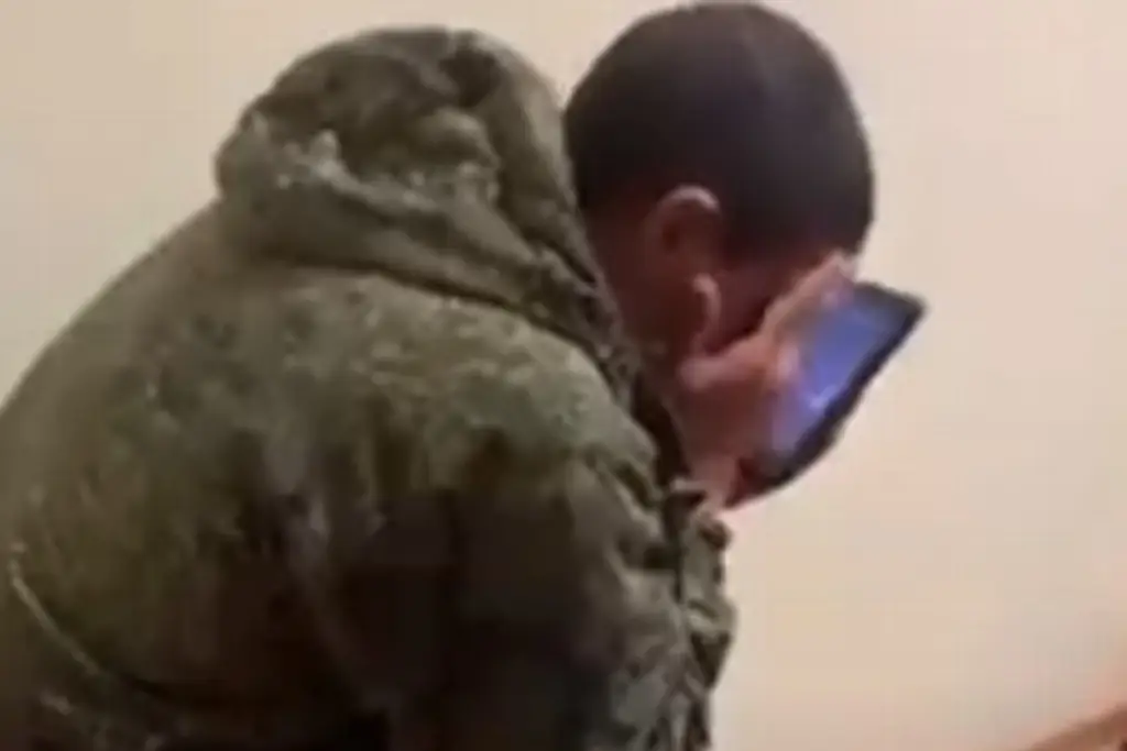Imagen Captan a soldado ruso llorando; 