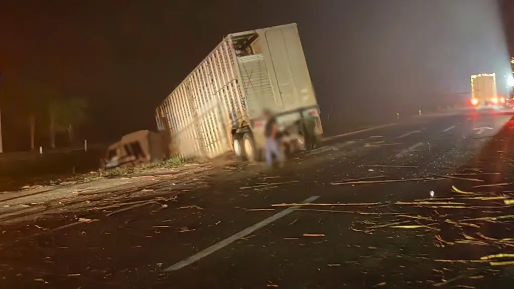 Imagen Fuerte accidente en carretera de Veracruz, esta madrugada 