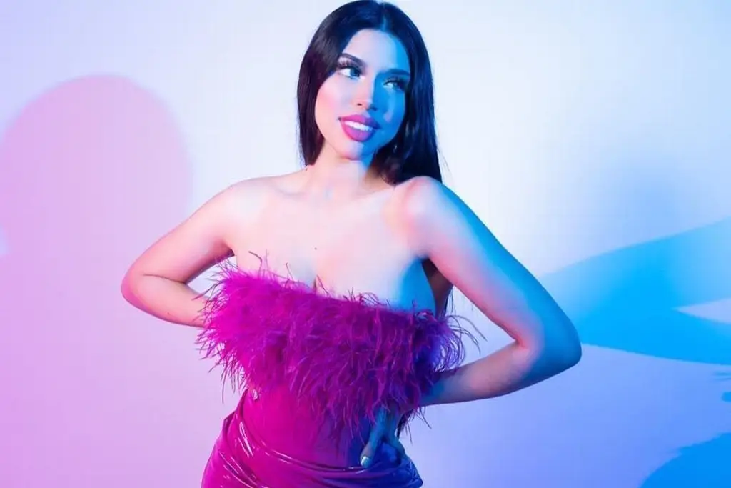 Imagen Confirma Yeri MUA su color distintivo como candidata a reina del Carnaval 