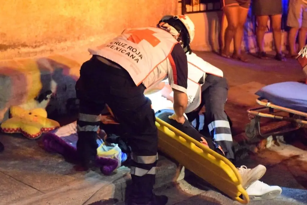 Imagen Atropellan en Veracruz a joven de 23 años; la moto fue arrastrada casi 50 metros 