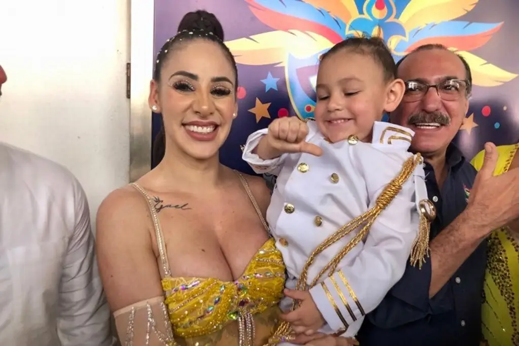 Imagen Escoltada por su bebé, Vale Queen oficializa registro de candidata a reina del Carnaval