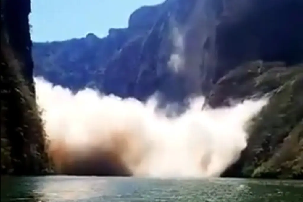 Imagen Cierran navegación en Cañón del Sumidero por derrumbe (+Video)