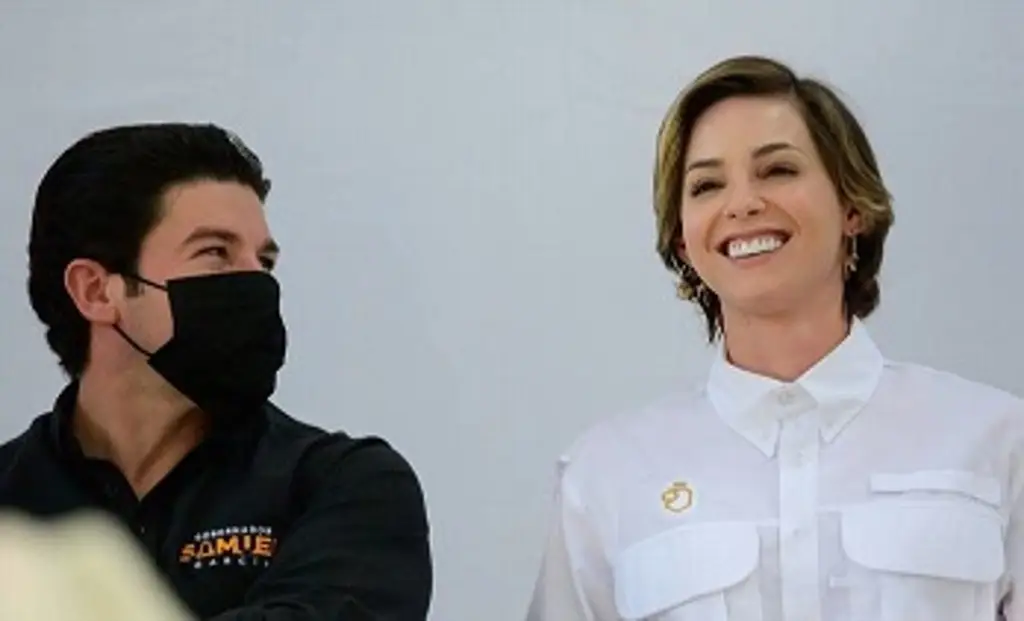 Imagen Gobernador de Nuevo León 'destapa' a su esposa como senadora