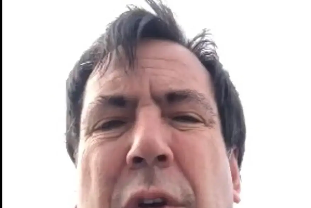 Imagen Detienen en plena transmisión al periodista mexicano Lalo Salazar en Ucrania (Video)