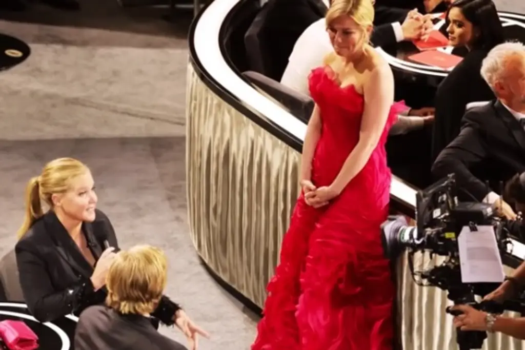 Imagen La broma pesada de Amy Schumer a Kirsten Dunst en los Oscar (+Video)