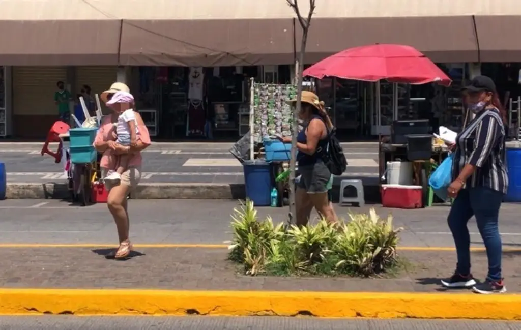 Imagen Los jarochos cambiaron la chamarra por la bermuda y las sandalias 