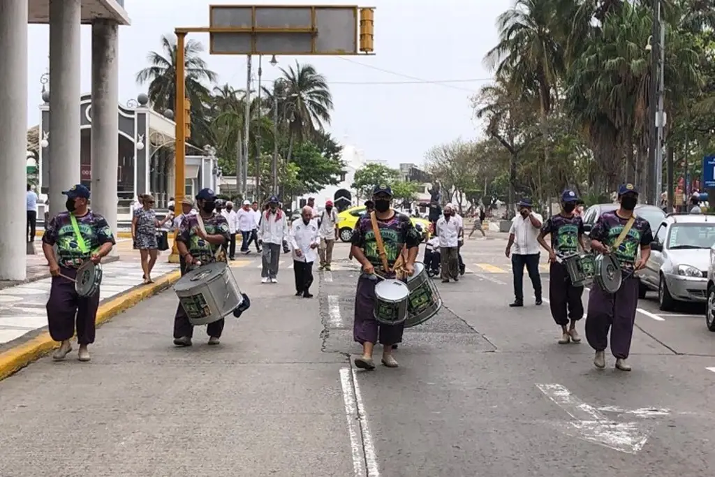 Imagen Como en Carnaval, maniobristas marchan a favor de AMLO en Veracruz 