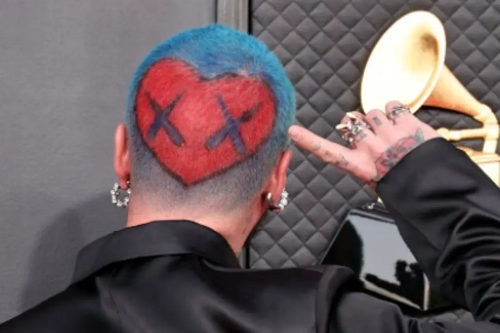Imagen J Balvin llega con curioso corte de pelo a los Premios Grammy 