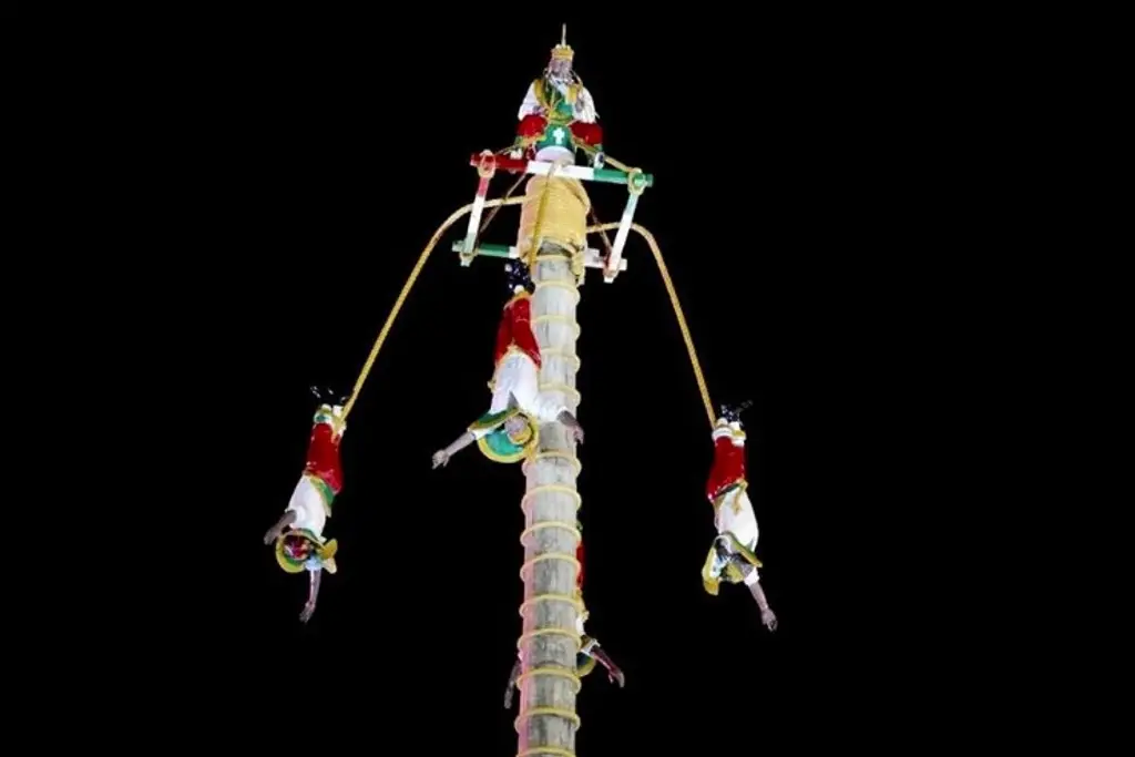 Imagen Detectan daños en el monumento de Los Voladores de Papantla de Boca del Río