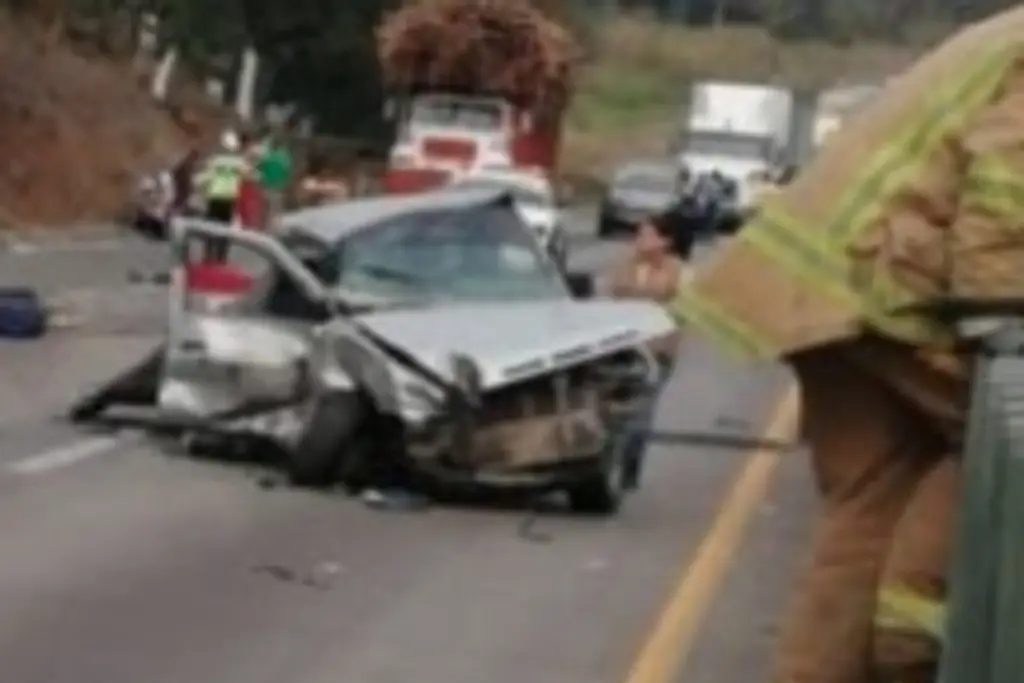 Imagen Trágico accidente en autopista Córdoba-Veracruz deja 4 muertos 