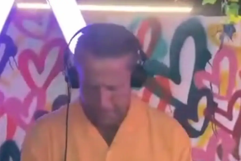 Imagen Alfredo Adame se estrena como DJ en reconocido bar de Boca del Río (+Video) 