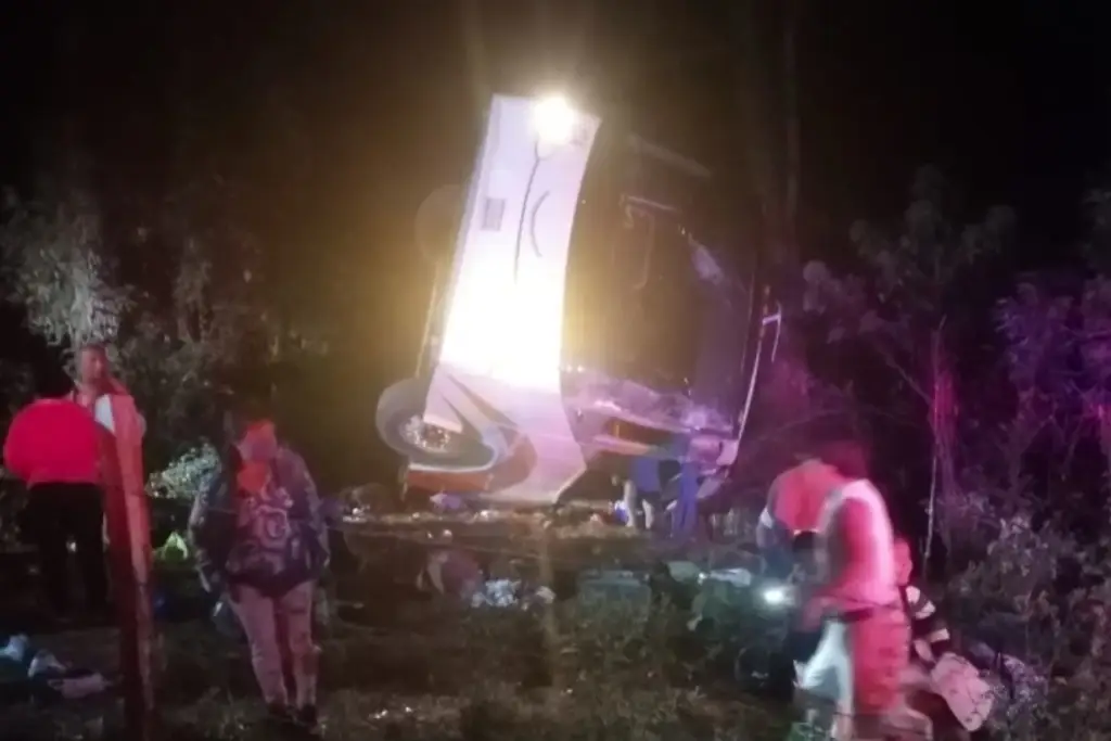 Al menos 5 peregrinos muertos por volcadura de autobús en Oaxaca tras ...