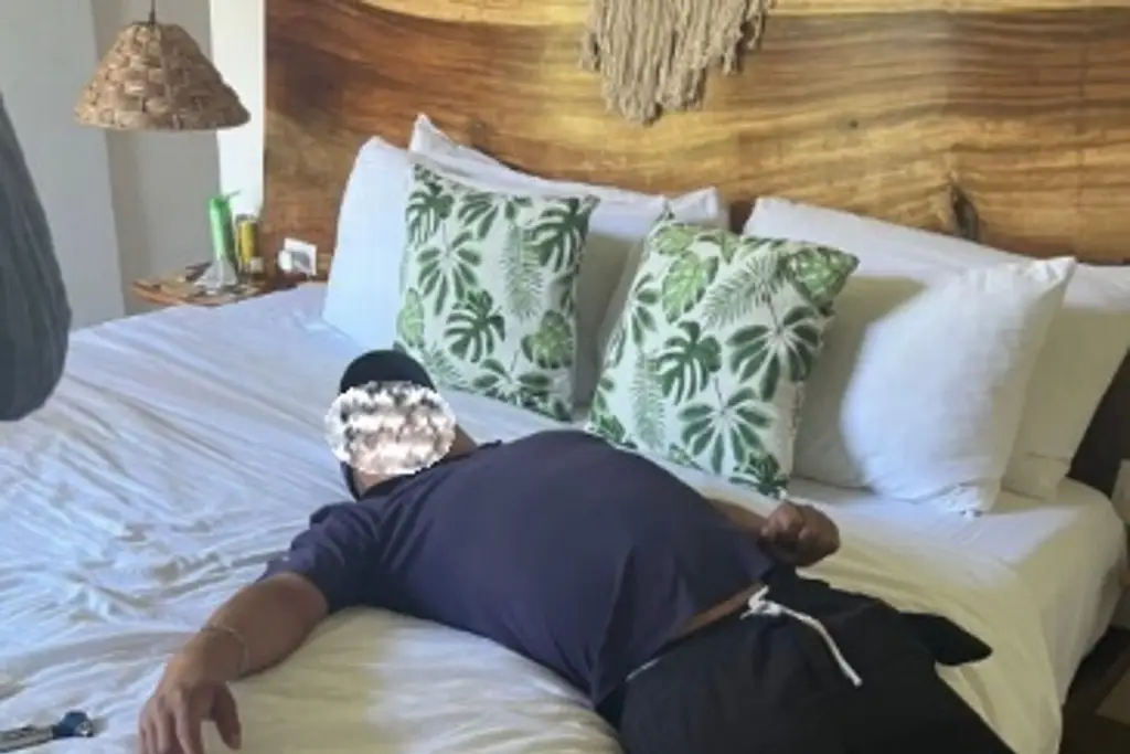 Imagen Encuentra a empleado drogado en su habitación de hotel en Tulum 