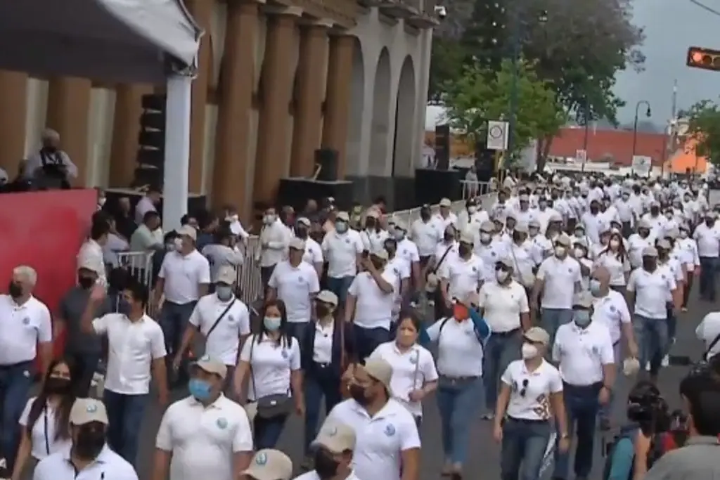 Imagen Realizan desfile en principales calles de Xalapa por Día del Trabajo 