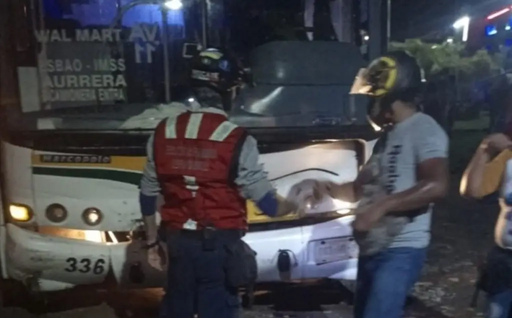 Autobús de pasaje choca en carretera Fortín-Huatusco; hay varios ...