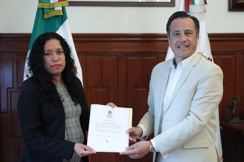 Imagen Renuncia subsecretario de Ingresos de Sefiplan; Ana Patricia Pozos García lo sustituye