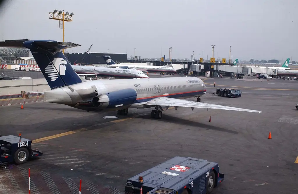 Imagen ¡Otro incidente! Avión de Aeroméxico aborta aterrizaje por saturación de pista en AICM