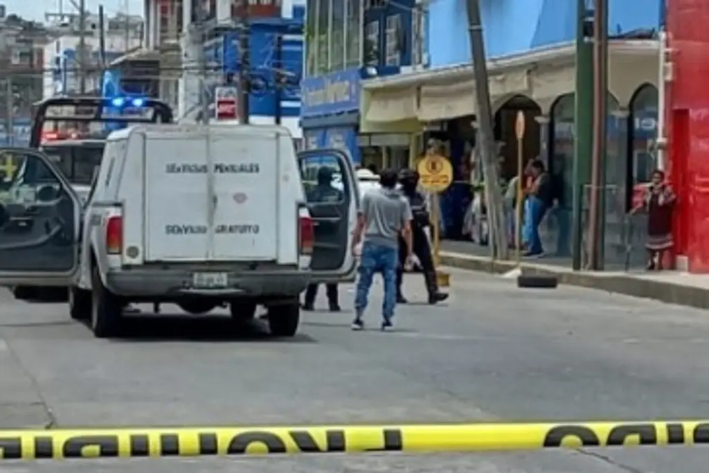 Imagen Balean a veracruzano al interior de un banco 