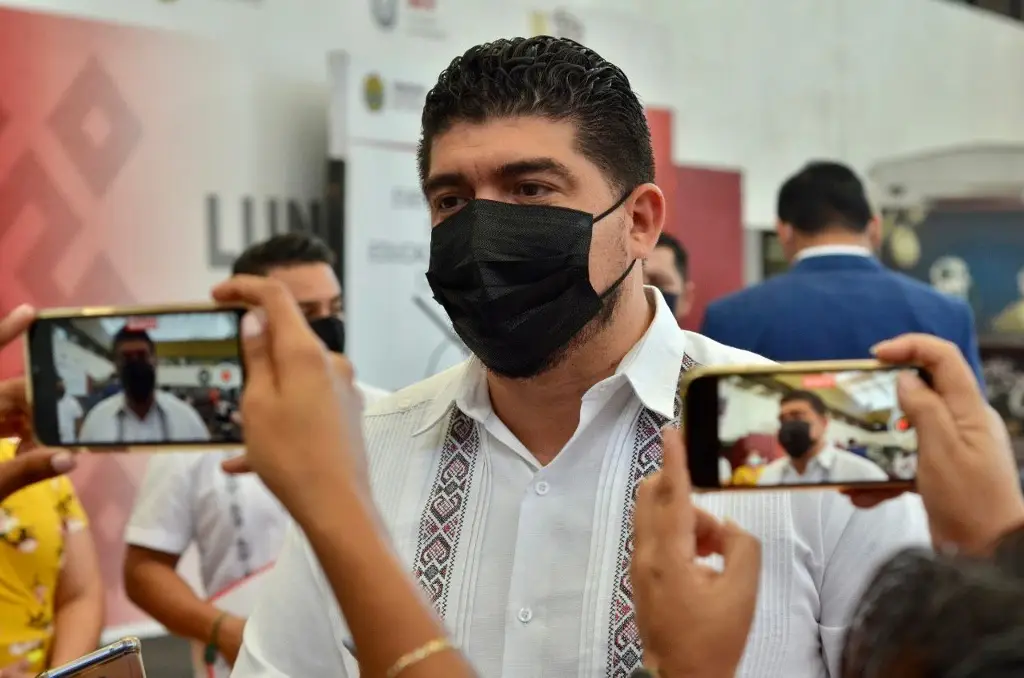 Imagen Darán medallas y estímulos económicos a más de 2 mil maestros de Veracruz
