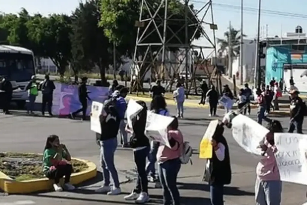 Imagen Bloquea calles por desaparición de hijos y revelan que ' están en resguardo por presunto maltrato'