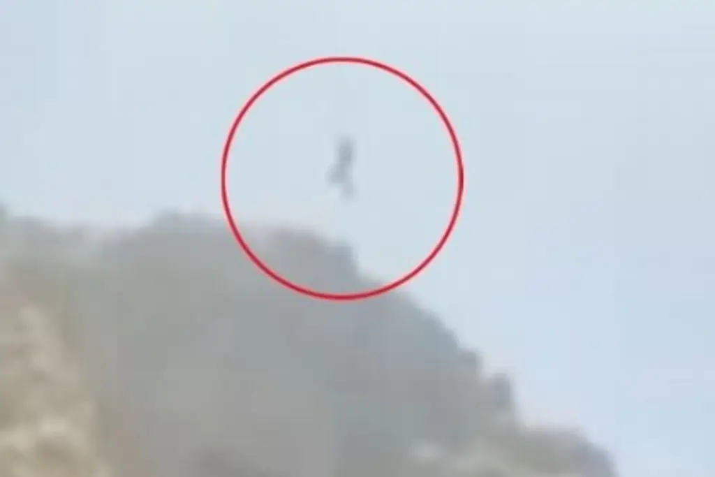 Imagen Graba muerte de su esposo al saltar de un acantilado 