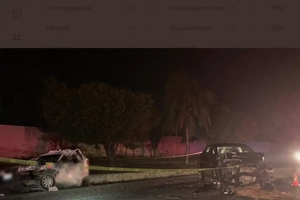 Imagen Autos desbaratados tras chocar este domingo en la Tamarindo-Veracruz
