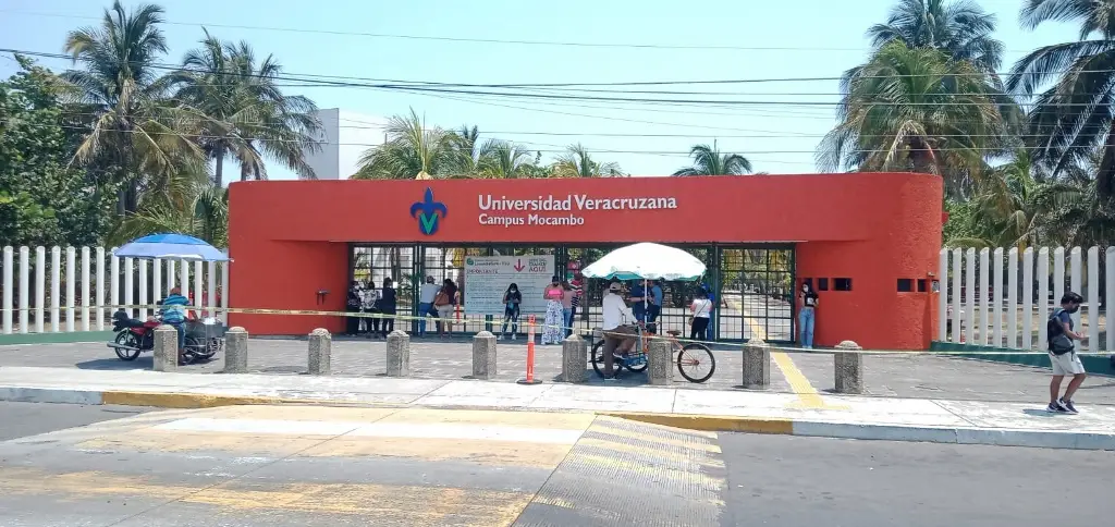 Imagen Alrededor de 8 mil jóvenes presentan examen de admisión en la UV en la región Veracruz-Boca del Río