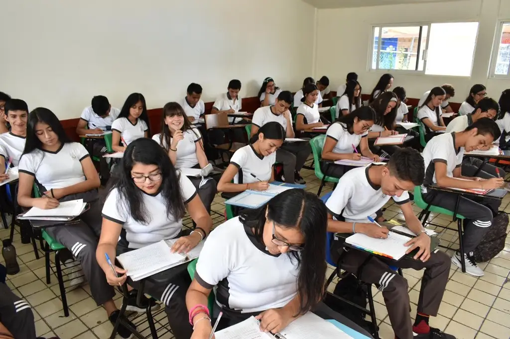 Imagen Abren convocatoria de ingreso a bachillerato y escuelas de Enfermería en Veracruz