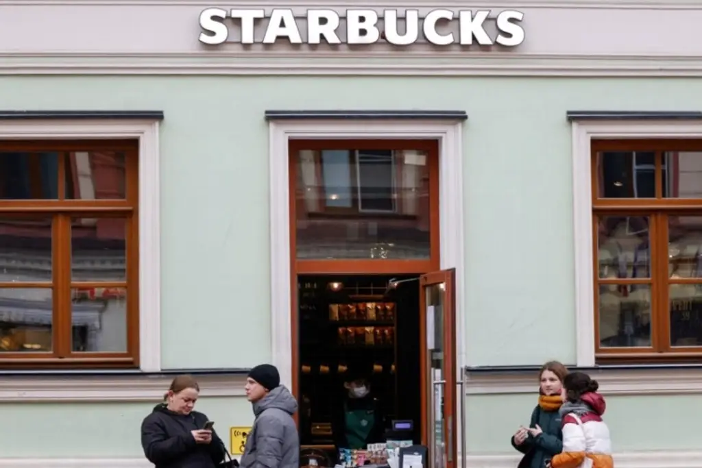 Imagen Starbucks se retira de Rusia, cierra 130 cafeterías