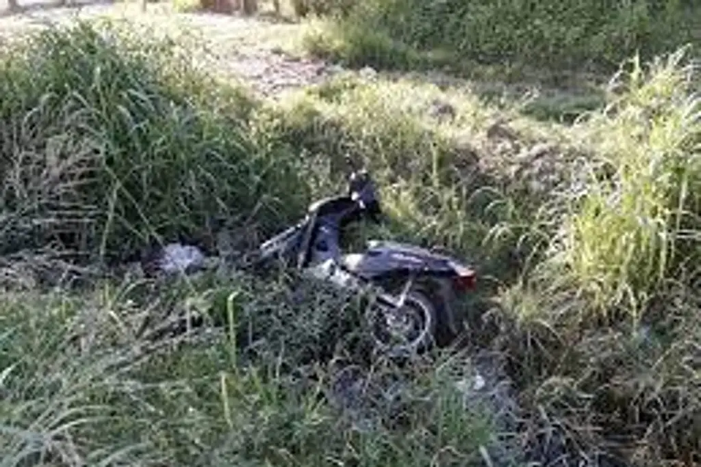 Imagen Muere elemento de Fuerza Civil en una moto en la carretera Xalapa-Veracruz