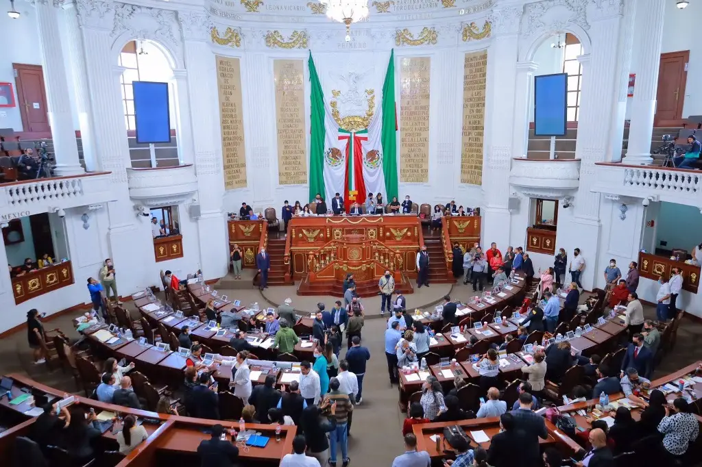 Imagen Avalan diputados modificaciones al Instituto Electoral de la CDMX; recortarán más de 100 plazas