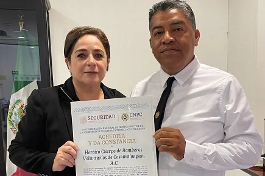 Imagen Cuerpo de Bomberos de Cosamaloapan recibe acreditación nacional, es el primero en el estado 