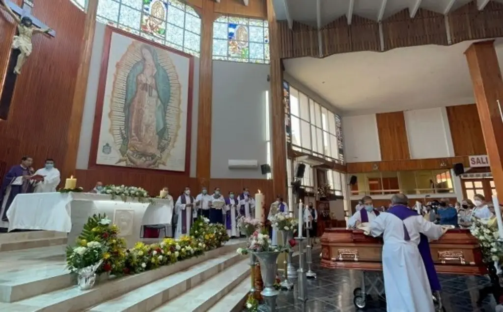 Imagen Dan último adiós al padre Juan Núñez Fuentes en Poza Rica