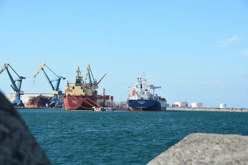 Imagen Servicios Portuarios de Pemex en Veracruz abastecen de combustible a Puebla y Tlaxcala 