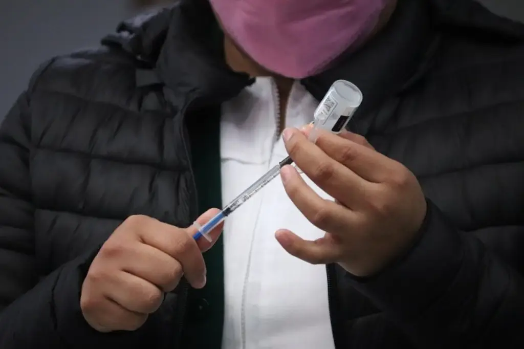 Imagen Vacunas contra COVID-19 de ARNm no causan ausencia de menstruación: estudio